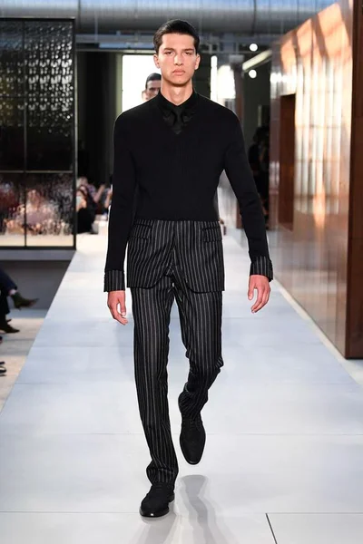Look 46